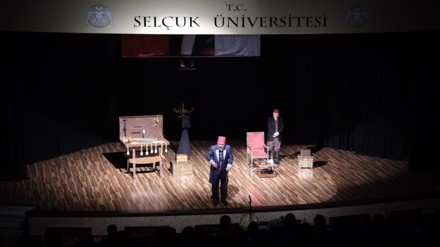 ‘Usta’ oyunu Selçuk Üniversitesinde sahnelendi